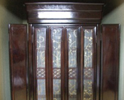 分解した部品を組立て、仏具を飾ります。