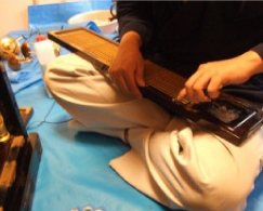 分解後、錺金具、金金具を外していきます。