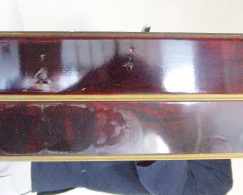 漆を磨いて艶を取り戻します。