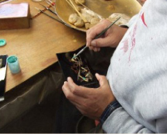 蒔絵の復元をします。