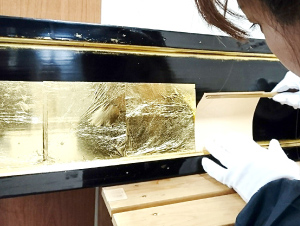 季節・気候によって調整が必要な金箔貼り