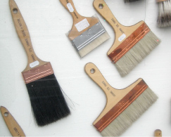 専用の道具と特殊な薬剤を使用しています。