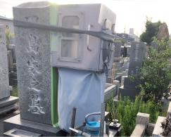 職人が心を込めてお戒名、ご法名、お名前の彫刻をいたします。