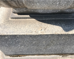 建てられた時期や墓石の材質に合わせた修復をいたします。